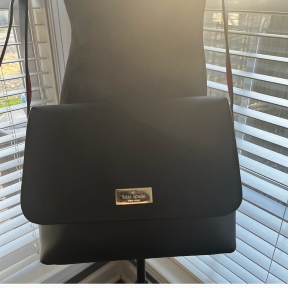 Kate Spade Madie Crossbody w/Hot Pink Interior - Picture 6 of 11